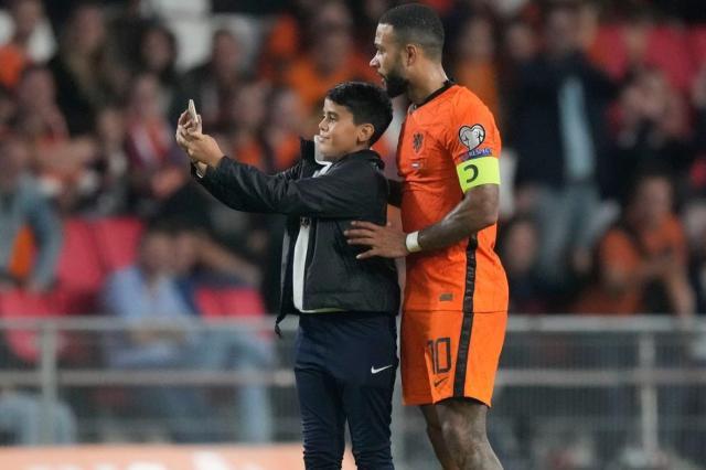 1630795723_Netherlands-Montenegro-A-child-takes-a-selfie-in-the.jpg